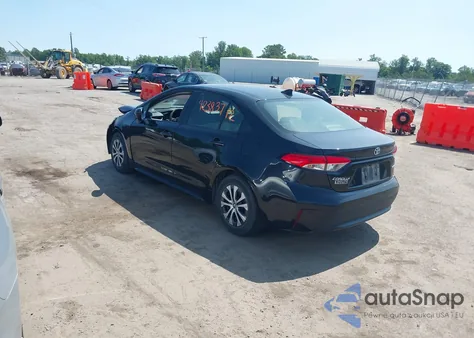 2022 Toyota Corolla Hybrid Le z USA, uszkodzony, nr VIN JTDEAMDE9NJ041681